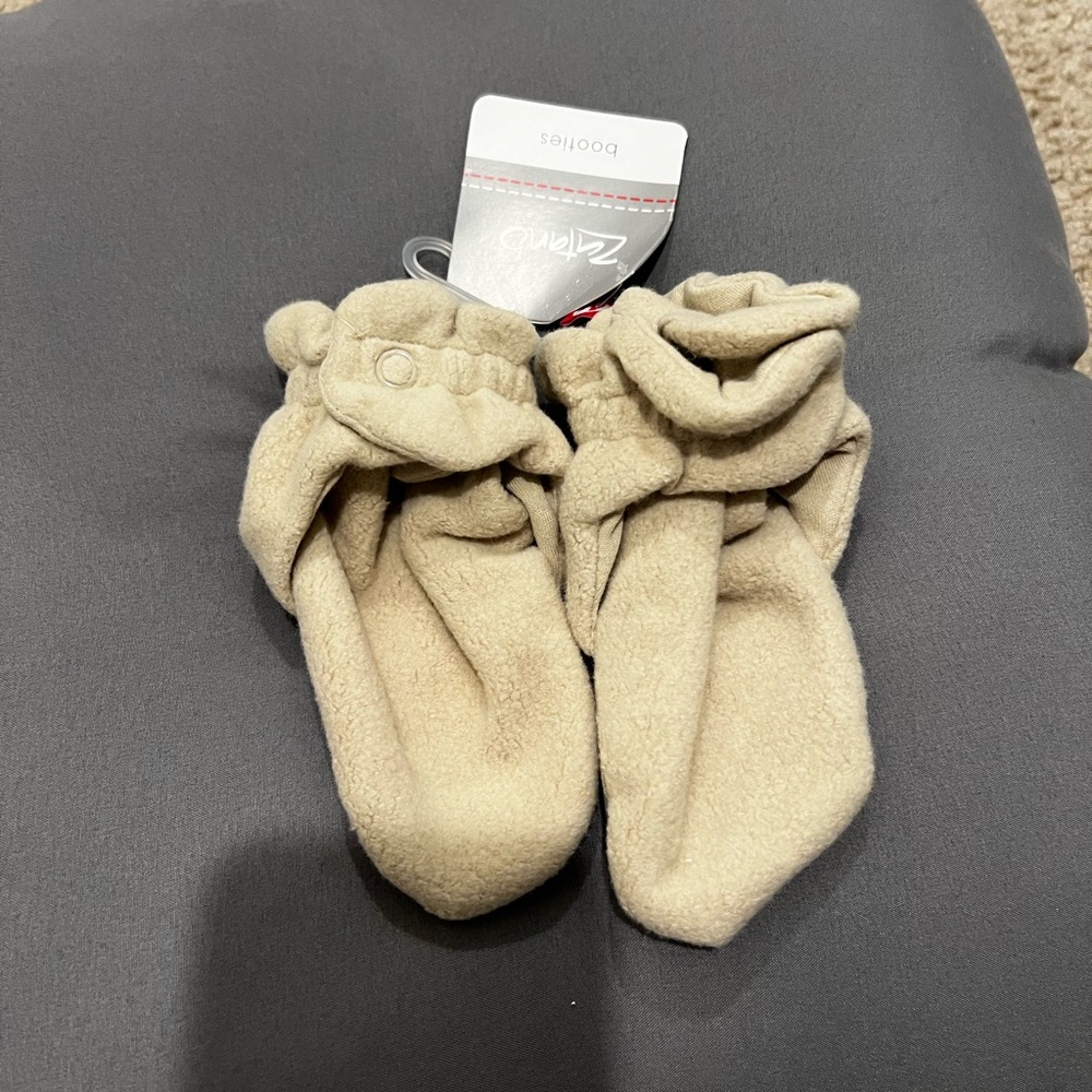 NWT Zutano Tan Slippers